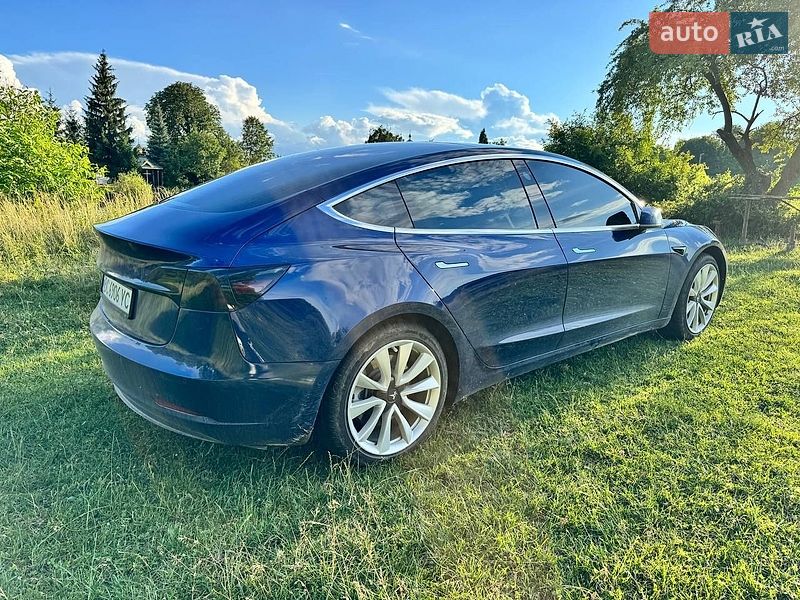 Седан Tesla Model 3 2018 в Львове