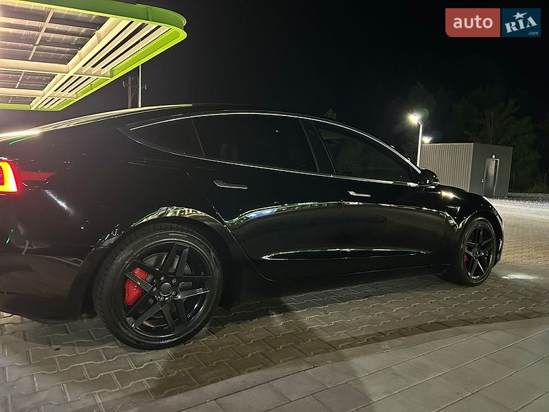 Седан Tesla Model 3 2019 в Києві