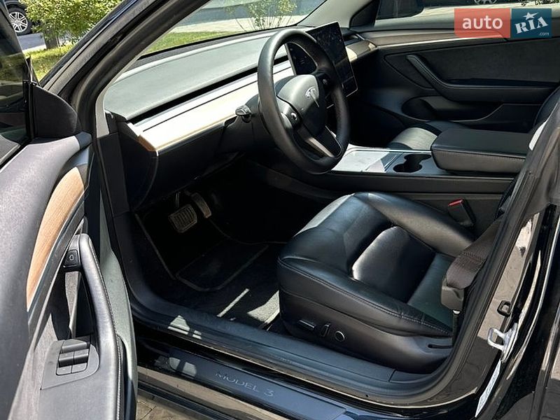 Седан Tesla Model 3 2021 в Львове