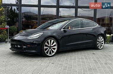 Седан Tesla Model 3 2018 в Львове