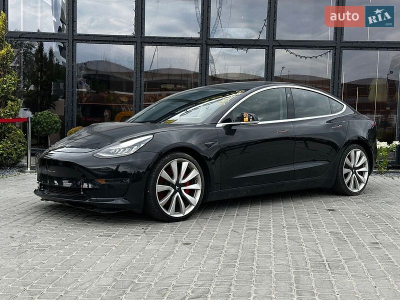 Седан Tesla Model 3 2018 в Львове