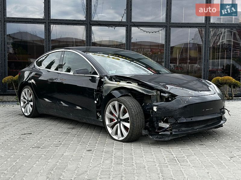 Седан Tesla Model 3 2018 в Львове