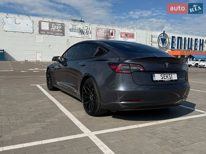 Седан Tesla Model 3 2022 в Борисполі