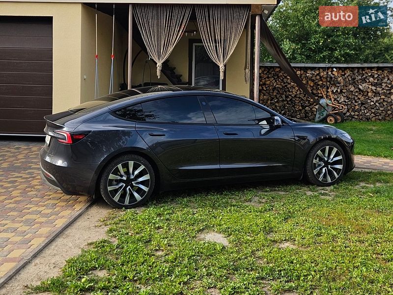 Седан Tesla Model 3 2024 в Кролевце