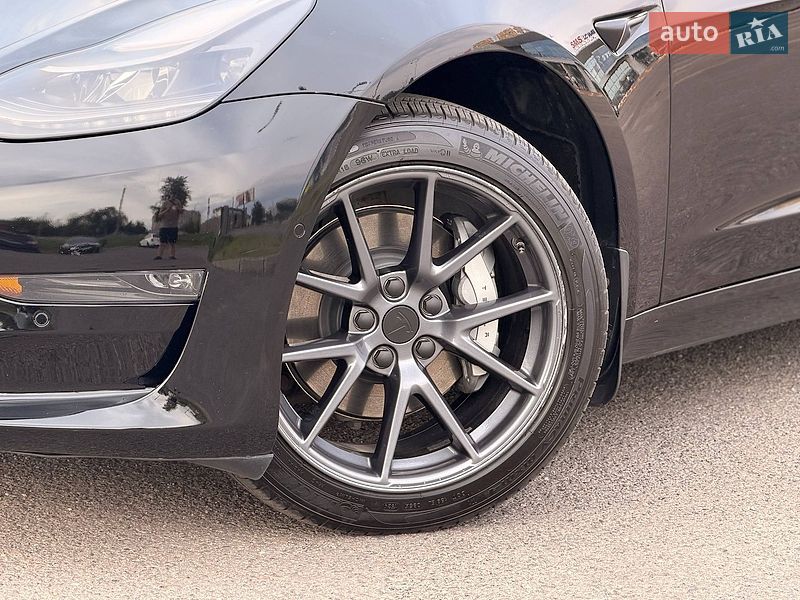 Седан Tesla Model 3 2022 в Кривому Розі