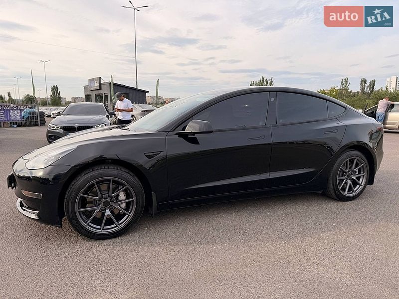 Седан Tesla Model 3 2022 в Кривому Розі