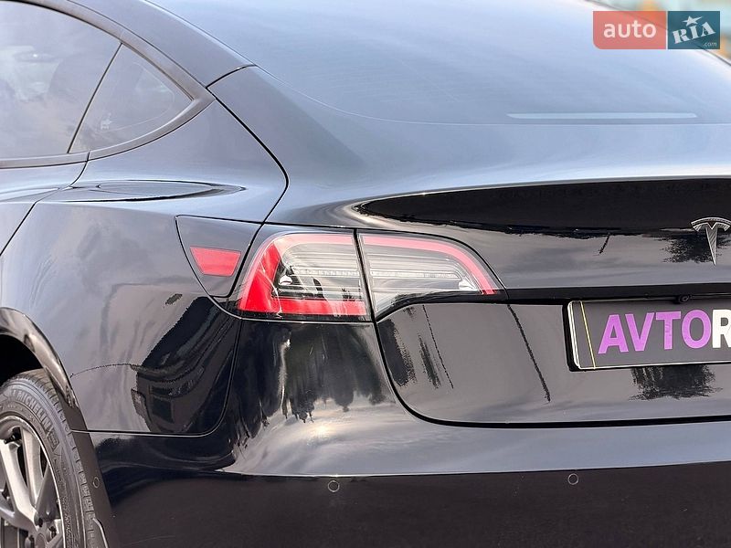 Седан Tesla Model 3 2022 в Кривому Розі
