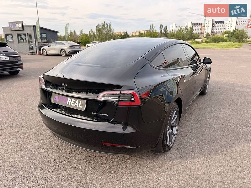 Седан Tesla Model 3 2022 в Кривому Розі