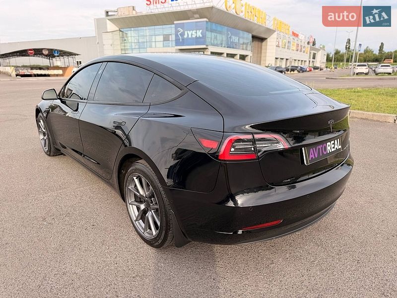 Седан Tesla Model 3 2022 в Кривому Розі