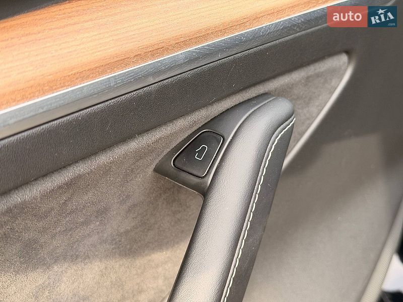 Седан Tesla Model 3 2022 в Кривому Розі