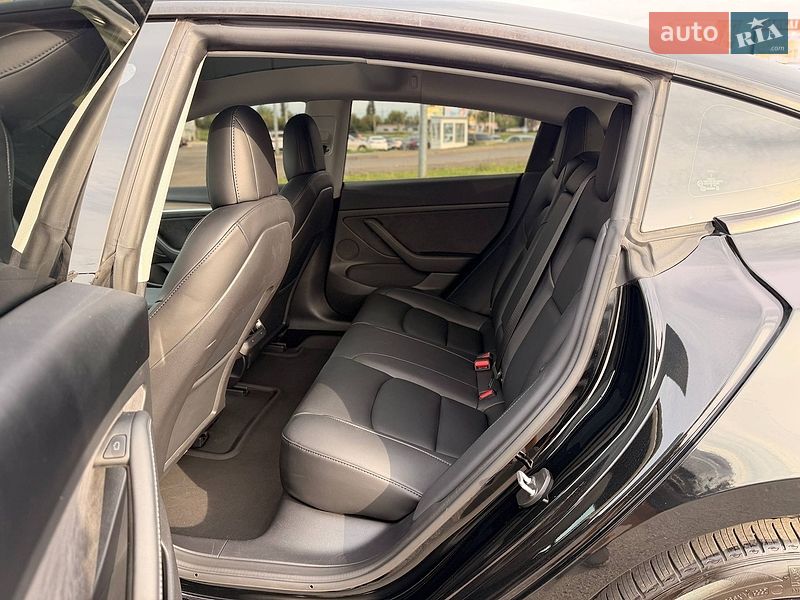 Седан Tesla Model 3 2022 в Кривому Розі