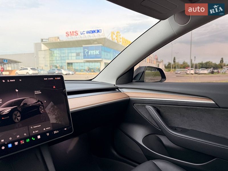 Седан Tesla Model 3 2022 в Кривому Розі