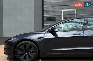 Седан Tesla Model 3 2025 в Києві
