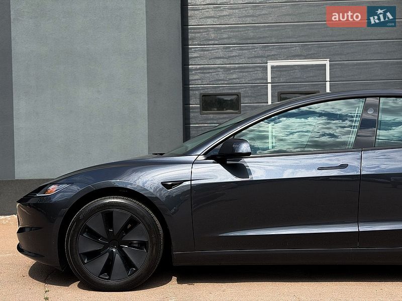 Седан Tesla Model 3 2025 в Києві