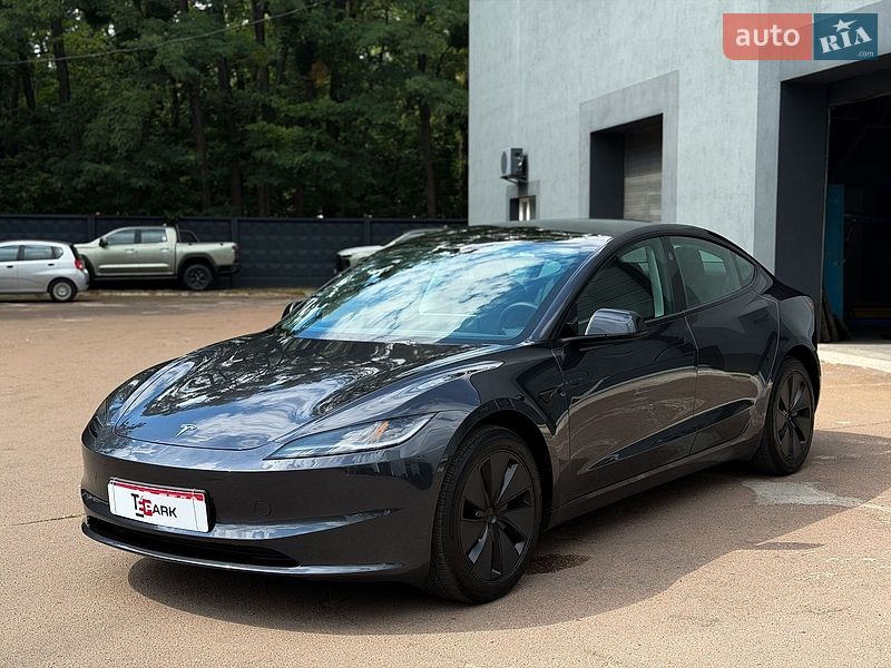 Седан Tesla Model 3 2025 в Києві