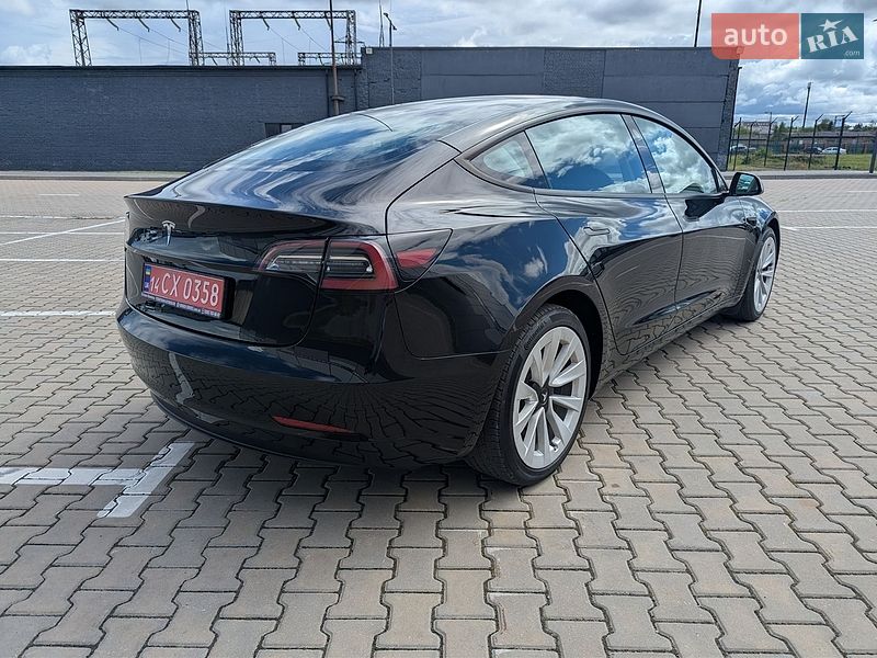 Седан Tesla Model 3 2022 в Івано-Франківську