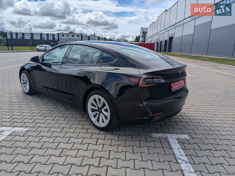 Седан Tesla Model 3 2022 в Івано-Франківську