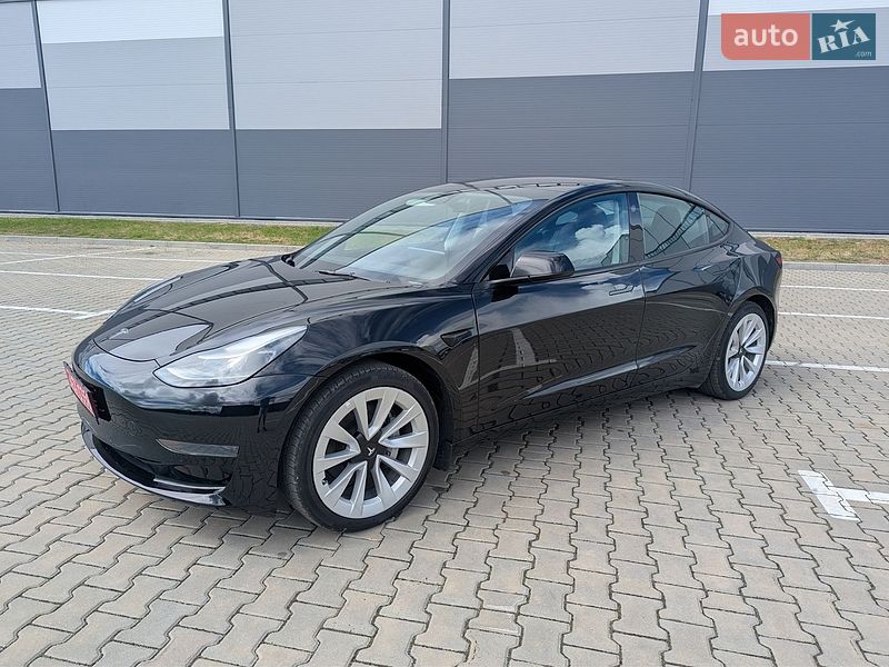 Седан Tesla Model 3 2022 в Івано-Франківську