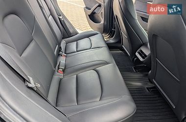 Седан Tesla Model 3 2022 в Івано-Франківську