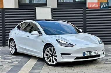 Седан Tesla Model 3 2019 в Ужгороде