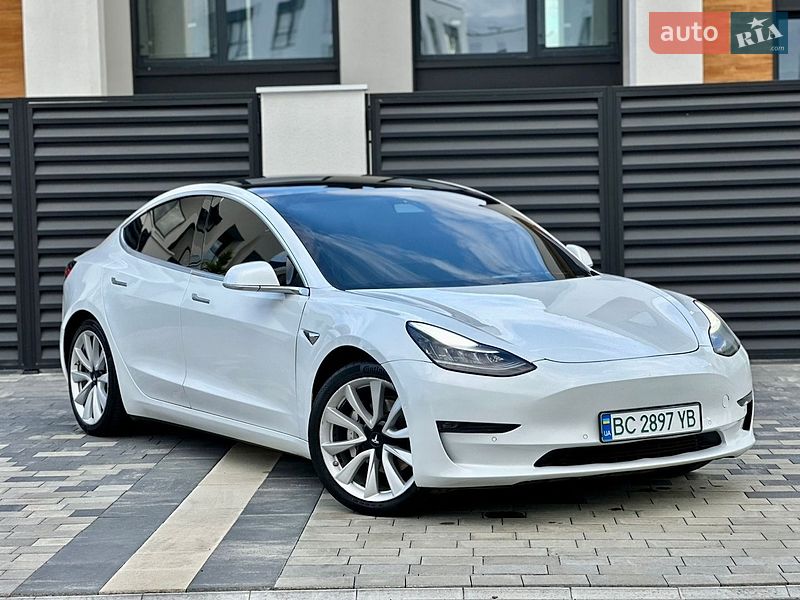 Седан Tesla Model 3 2019 в Ужгороді фото Седан Tesla Model 3 2019 в Ужгороді