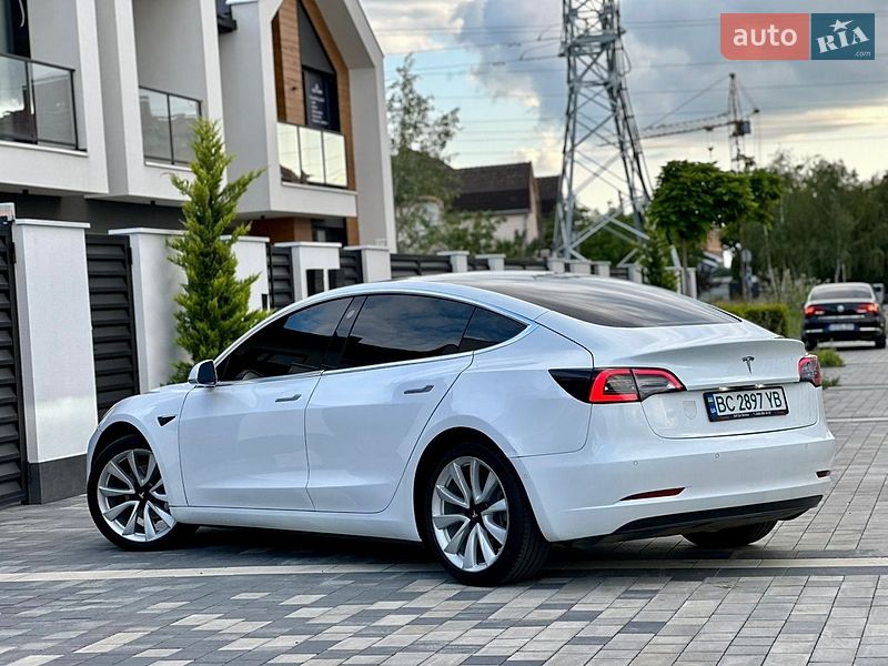 Седан Tesla Model 3 2019 в Ужгороде