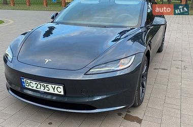 Седан Tesla Model 3 2024 в Новояворовске