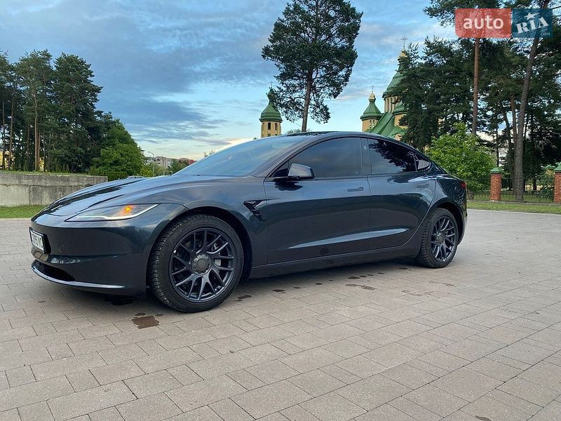 Седан Tesla Model 3 2024 в Новояворовске