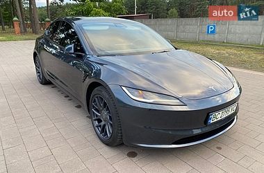 Седан Tesla Model 3 2024 в Новояворовске