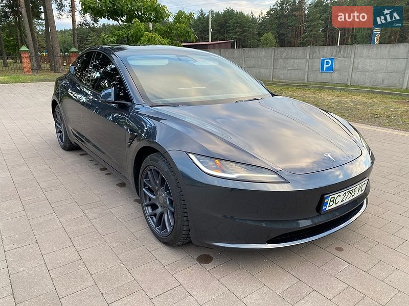 Седан Tesla Model 3 2024 в Новояворовске