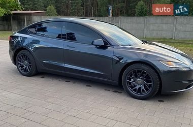 Седан Tesla Model 3 2024 в Новояворовске