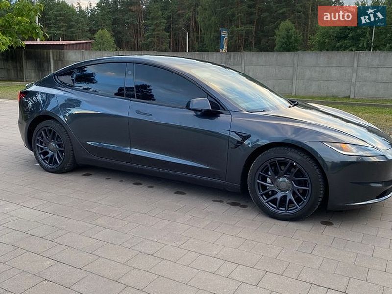 Седан Tesla Model 3 2024 в Новояворовске