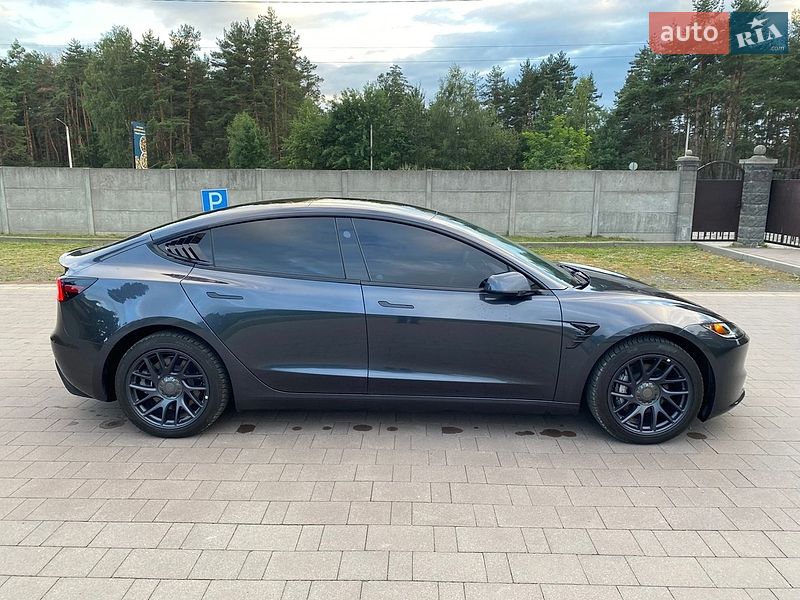 Седан Tesla Model 3 2024 в Новояворовске