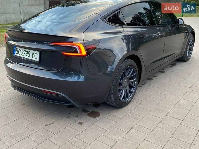 Седан Tesla Model 3 2024 в Новояворовске