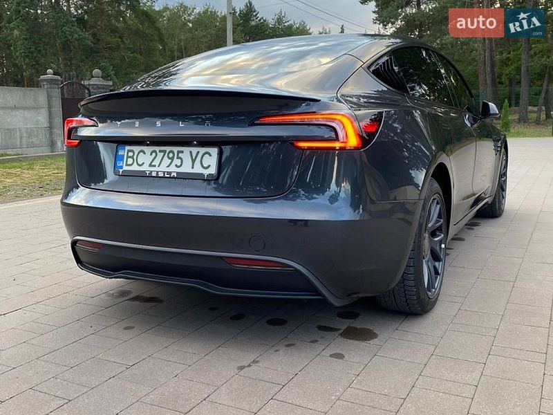 Седан Tesla Model 3 2024 в Новояворовске