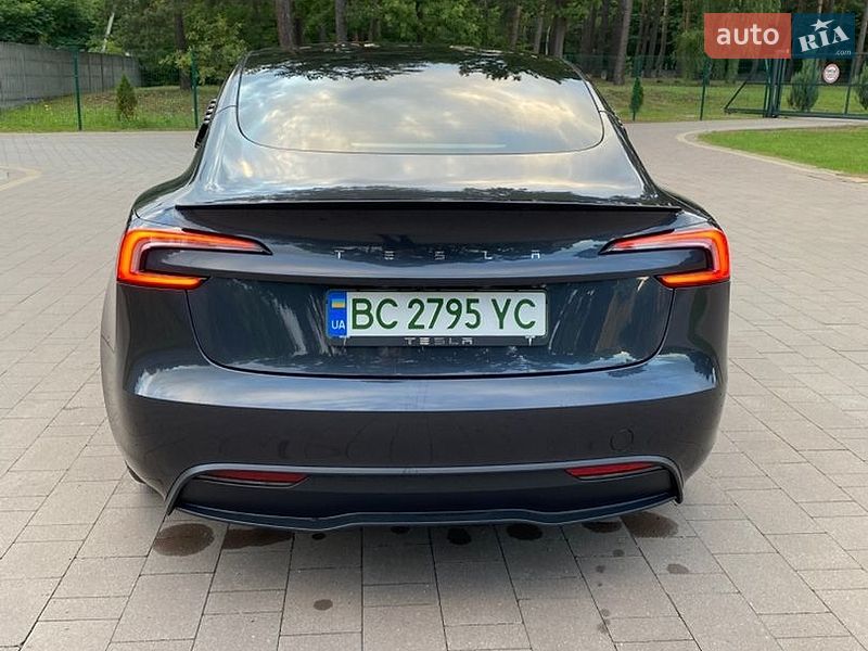 Седан Tesla Model 3 2024 в Новояворовске