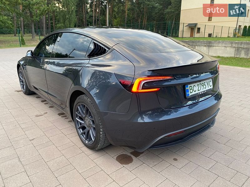 Седан Tesla Model 3 2024 в Новояворовске