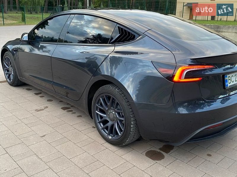 Седан Tesla Model 3 2024 в Новояворовске