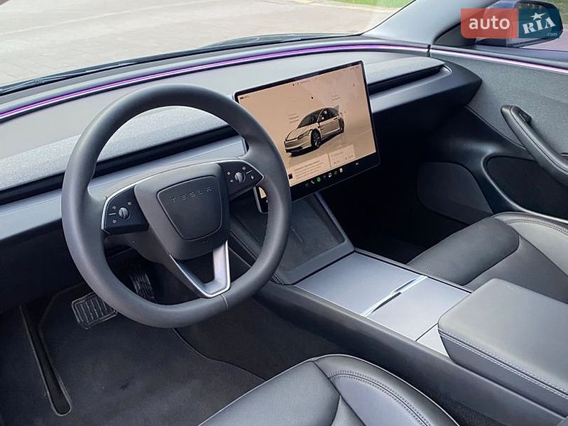 Седан Tesla Model 3 2024 в Новояворовске