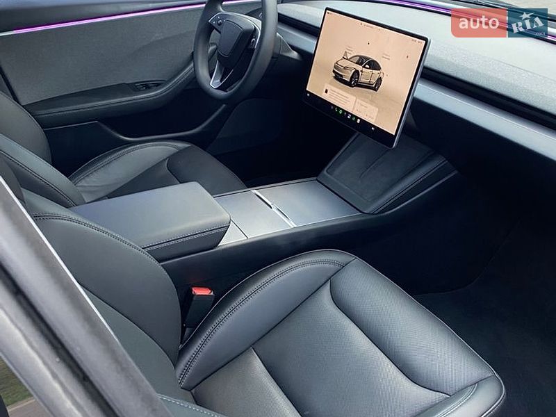 Седан Tesla Model 3 2024 в Новояворовске