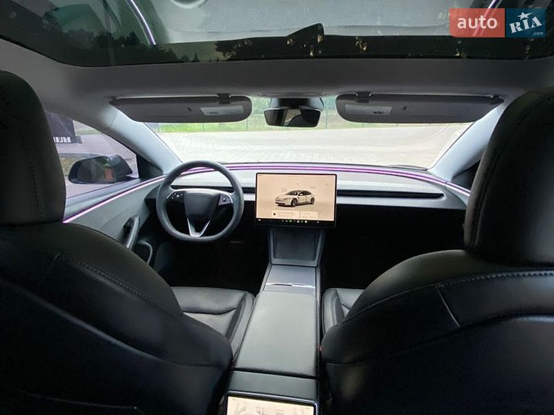 Седан Tesla Model 3 2024 в Новояворовске