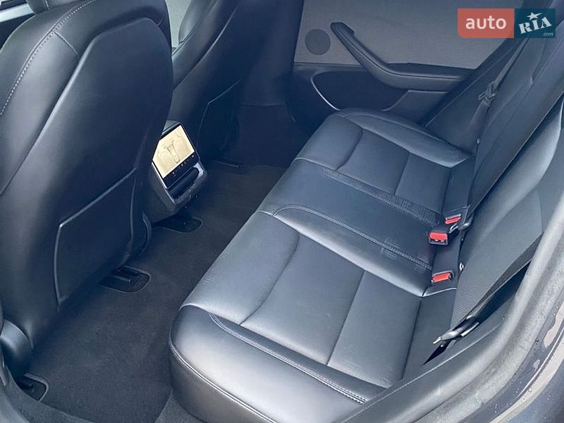 Седан Tesla Model 3 2024 в Новояворовске