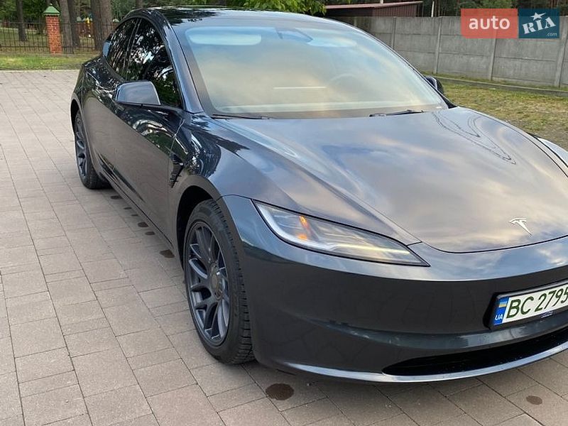 Седан Tesla Model 3 2024 в Новояворовске