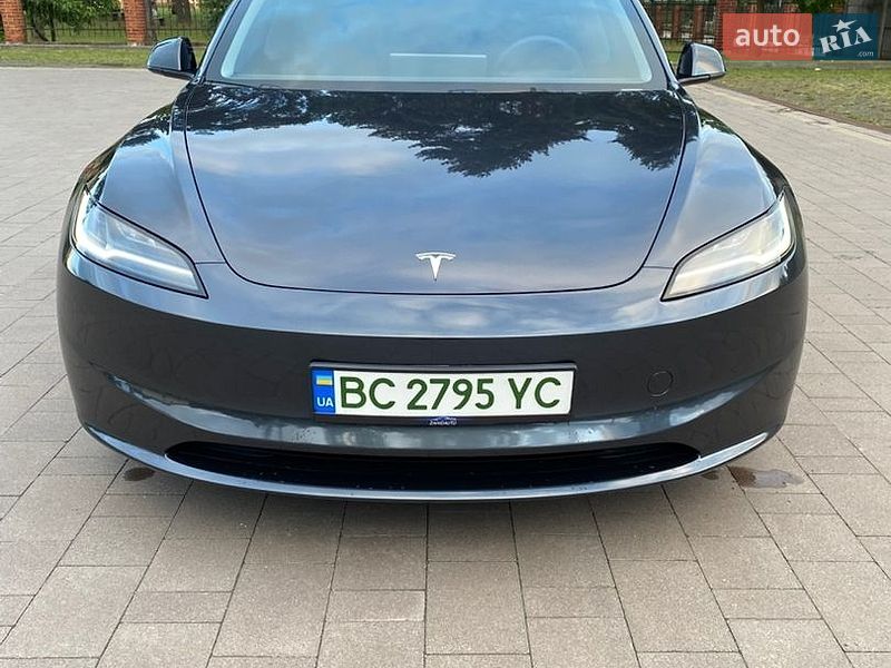 Tesla Model 3 2024