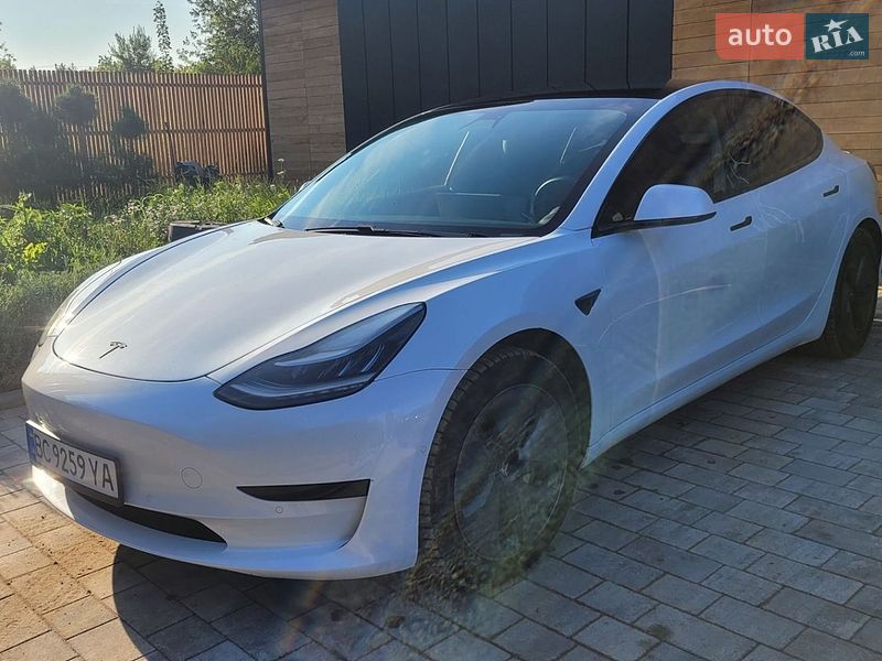 Седан Tesla Model 3 2019 в Львове