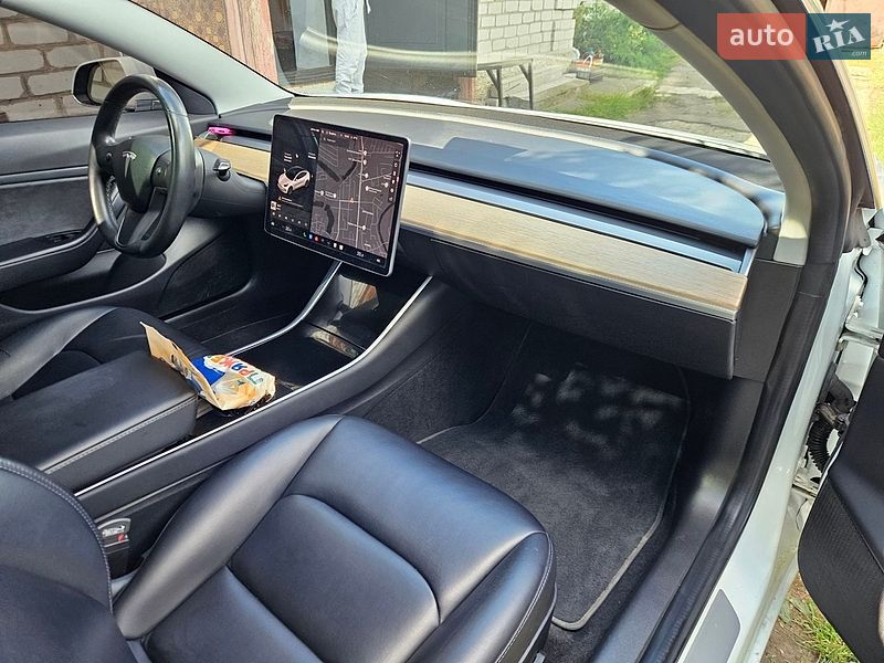 Седан Tesla Model 3 2018 в Миргороді