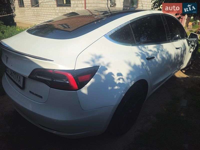 Седан Tesla Model 3 2018 в Миргороді