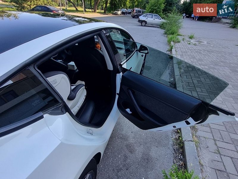 Седан Tesla Model 3 2021 в Запоріжжі