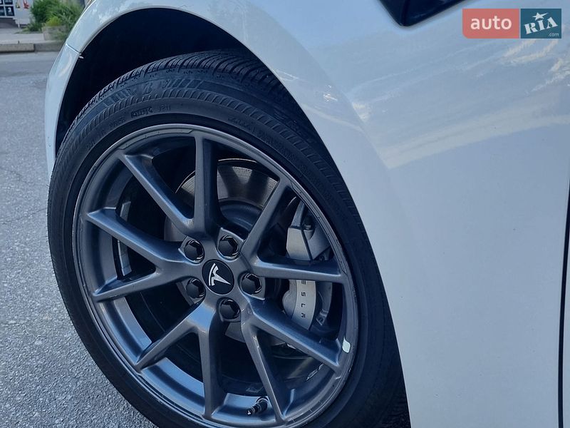 Седан Tesla Model 3 2021 в Запоріжжі