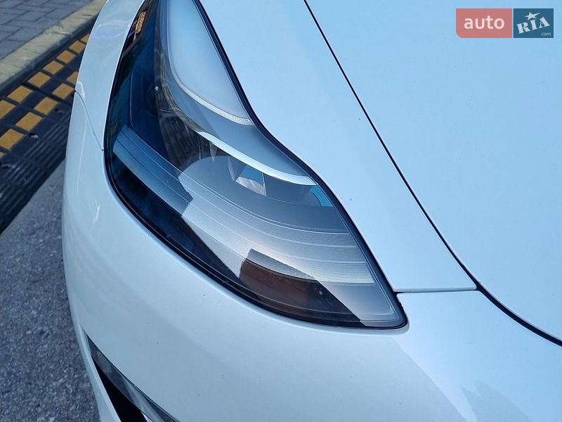 Седан Tesla Model 3 2021 в Запоріжжі